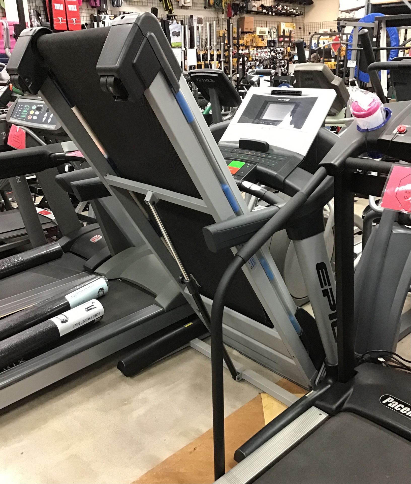 Epic View 550 Folding Treadmill for Sale in Phoenix, AZ OfferUp