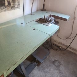 Singer Serger/Overlook Industrial With Table