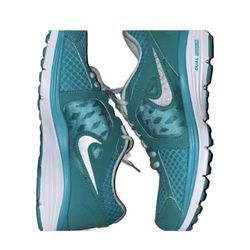 Nike Dual Fusion Sneakers Size 7.5-Women (Teal)