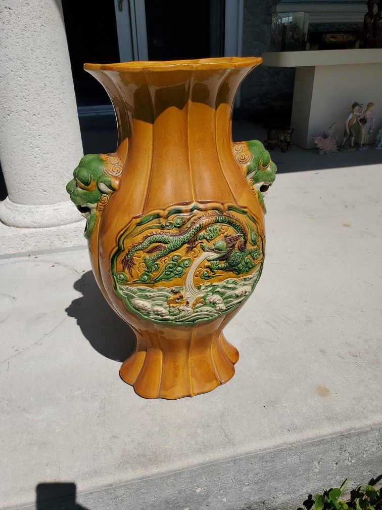 Oriental Vase With Dragon Scene