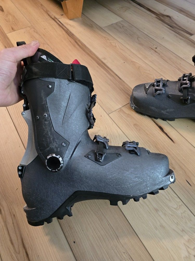 Dynafit Beast Carbon Ski Touring AT Boots 27.5 Ice & Snow sports