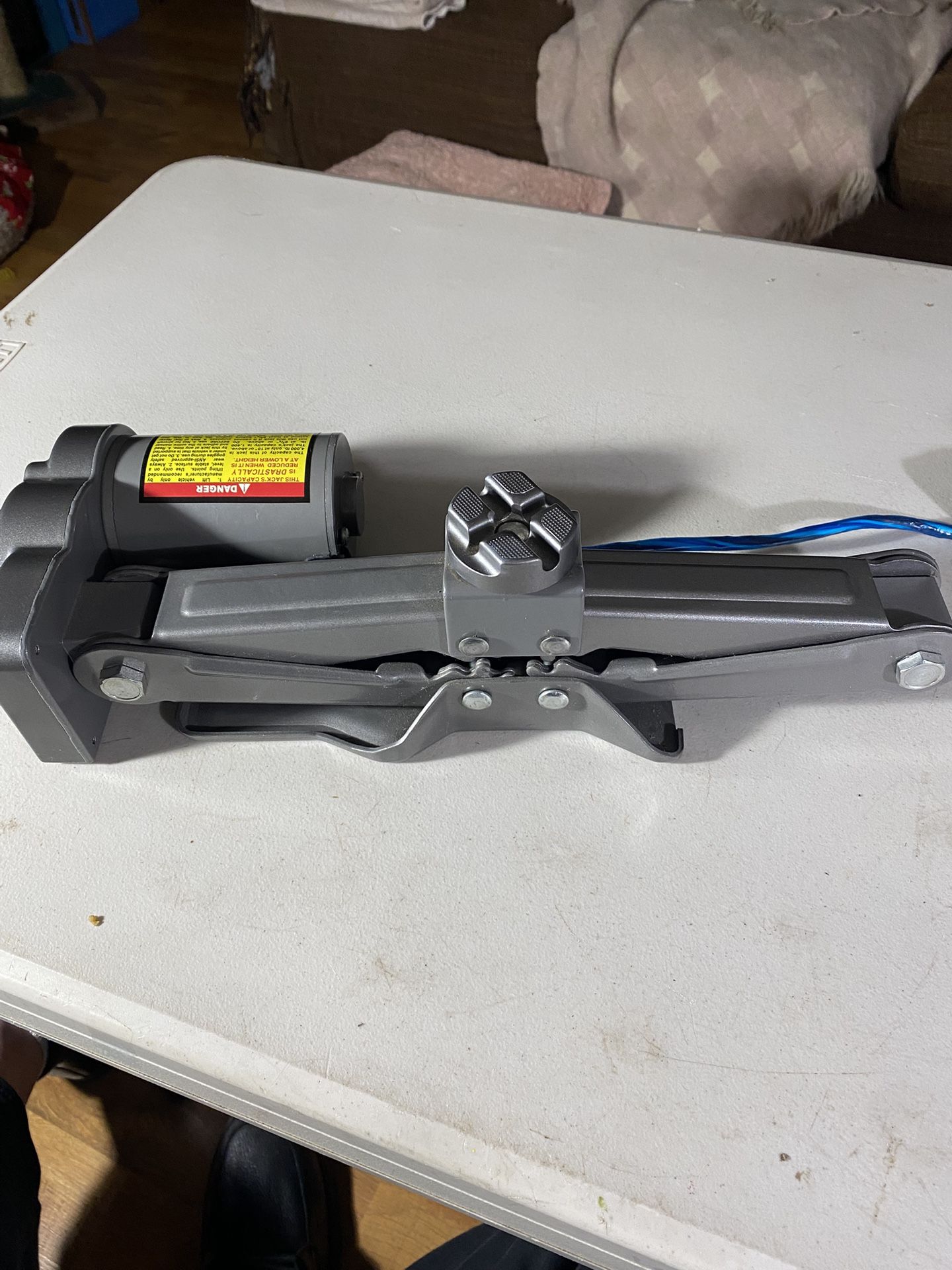 2- Ton 12 Volt Electric Scissor Jack
