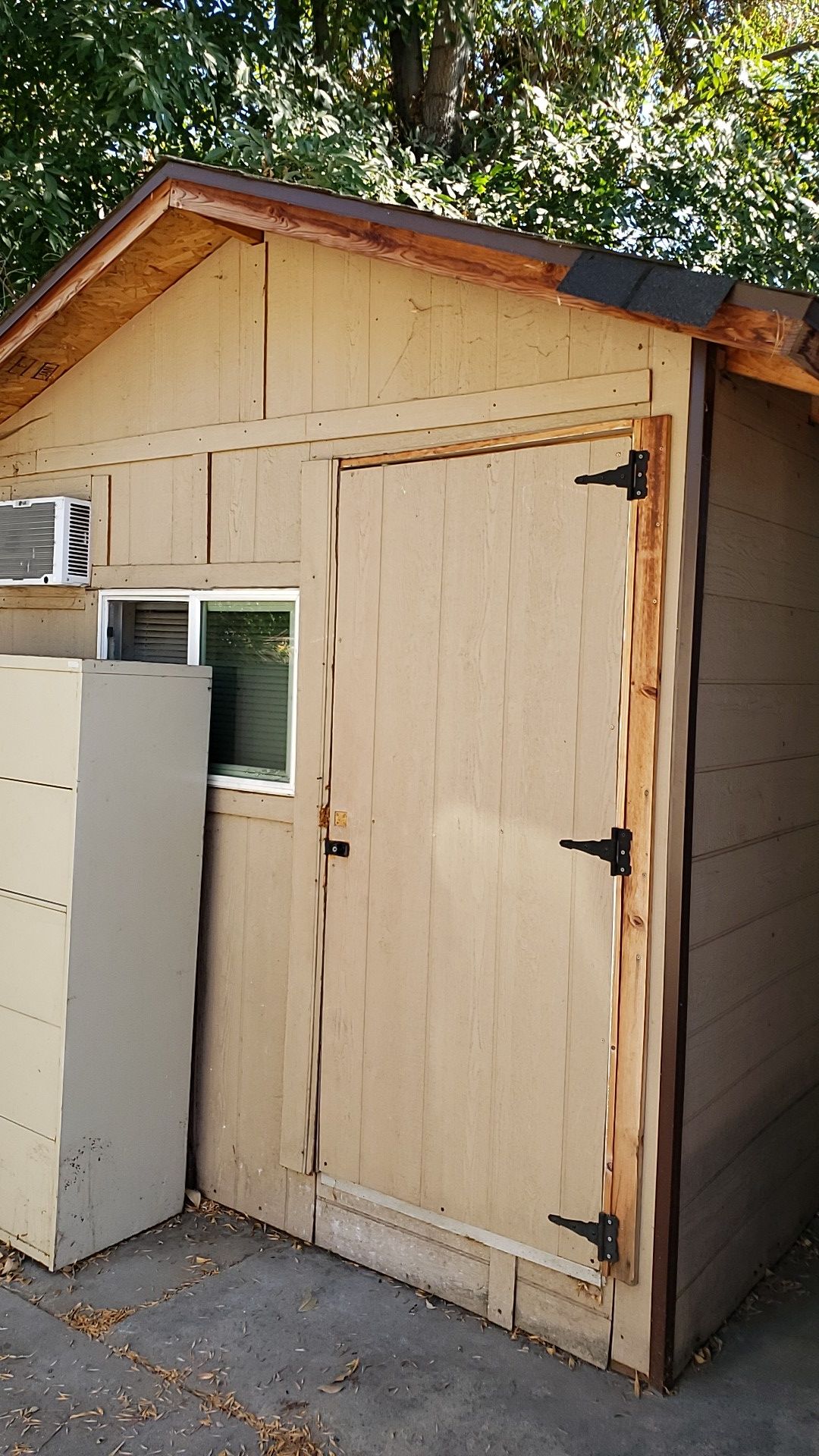 Storage shed w windows and air conditioning for sale, 9' x 14'