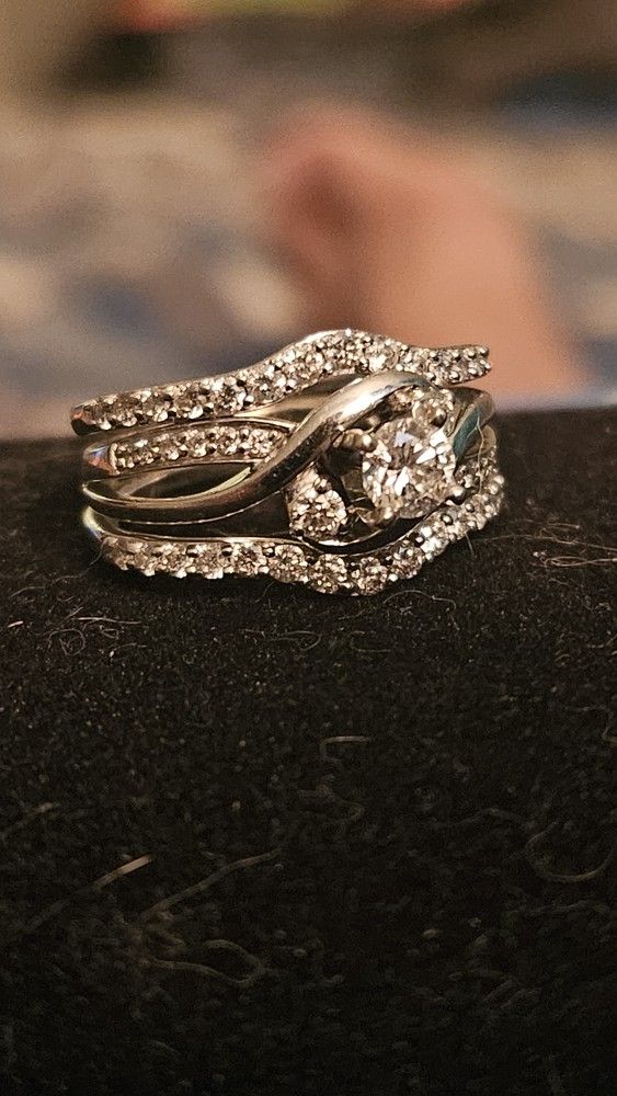 Kay Jewelers wedding ring 3/8 carat center piece plus enhancer size 5.