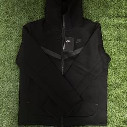 Nike tech black