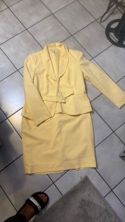 Skirt suit