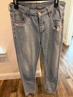 American Eagle Light Blue Denim Jeans with Tan Stitching size 2