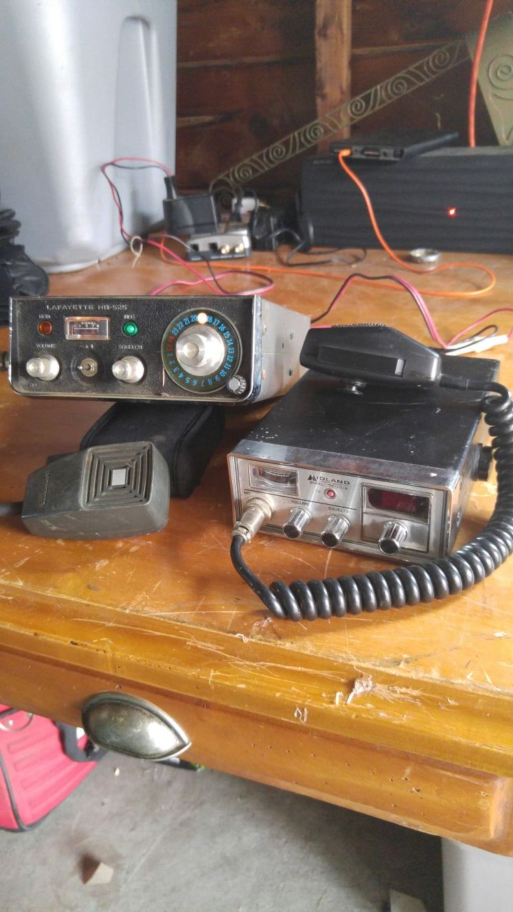 2 working cd radios