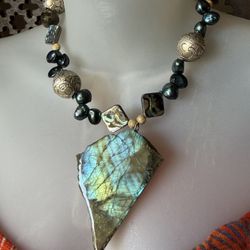 Gorgeous Labradorite Pendant W/Mother Of Pearl Beads, Blue Pearls & 925 Silver Necklace, 19”