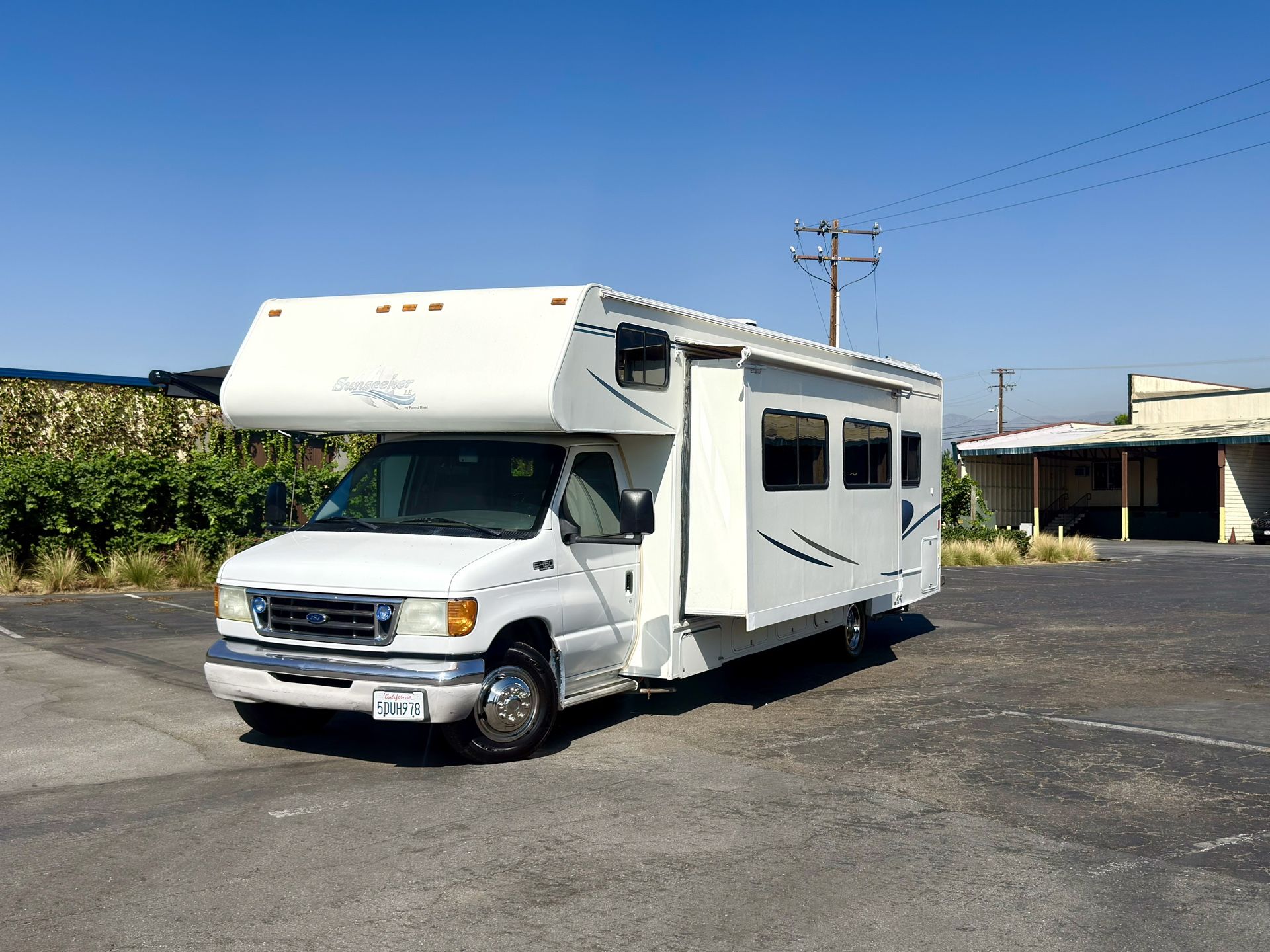 2005 Forest River Class C 31Ft W/ Slideout