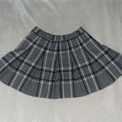 Unique Vintage Plaid Black & White Skirt. Says Size “4”, Fits Like a Size XS/S, more like a size 2.