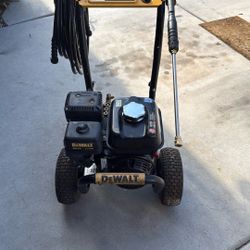 DEWALT 3600 PSI 2.5 GPM HONDA GX200 PRESSURE WASHER 