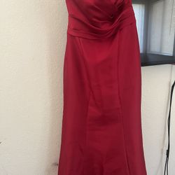 🌹 Elegant Red Bridesmaid Dress – Size 8 🌹