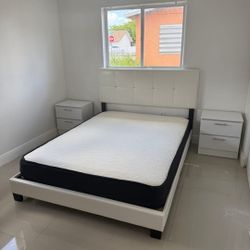 Cama Con Colchon Y 2 Mesas De Noche 