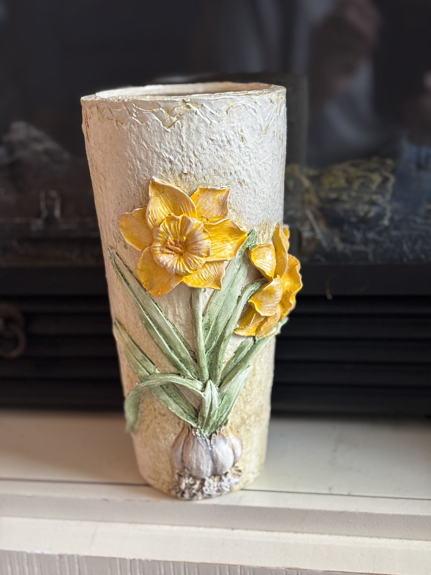 10”” Daffodil Vase