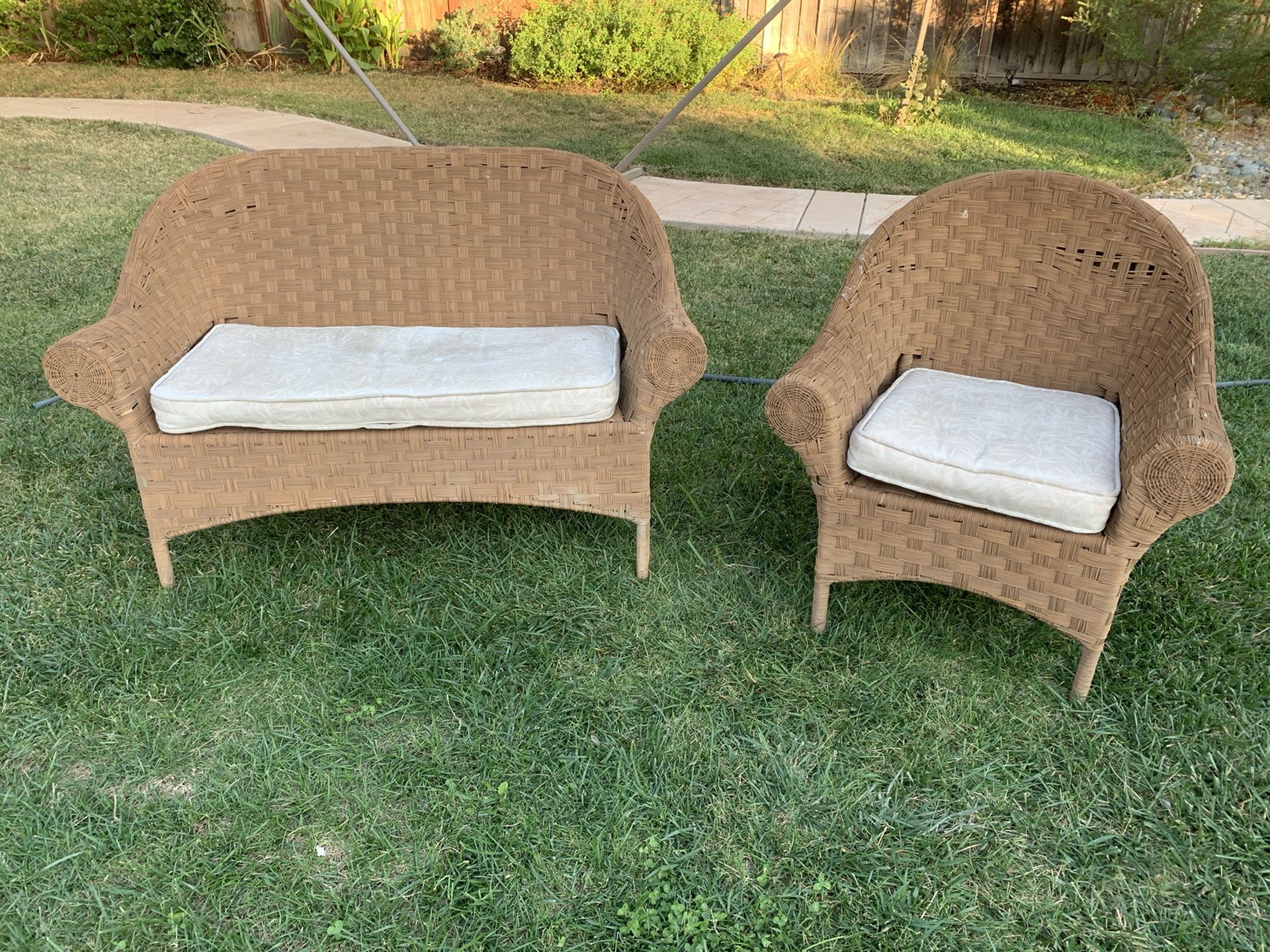 Wicker outdoor furniture set