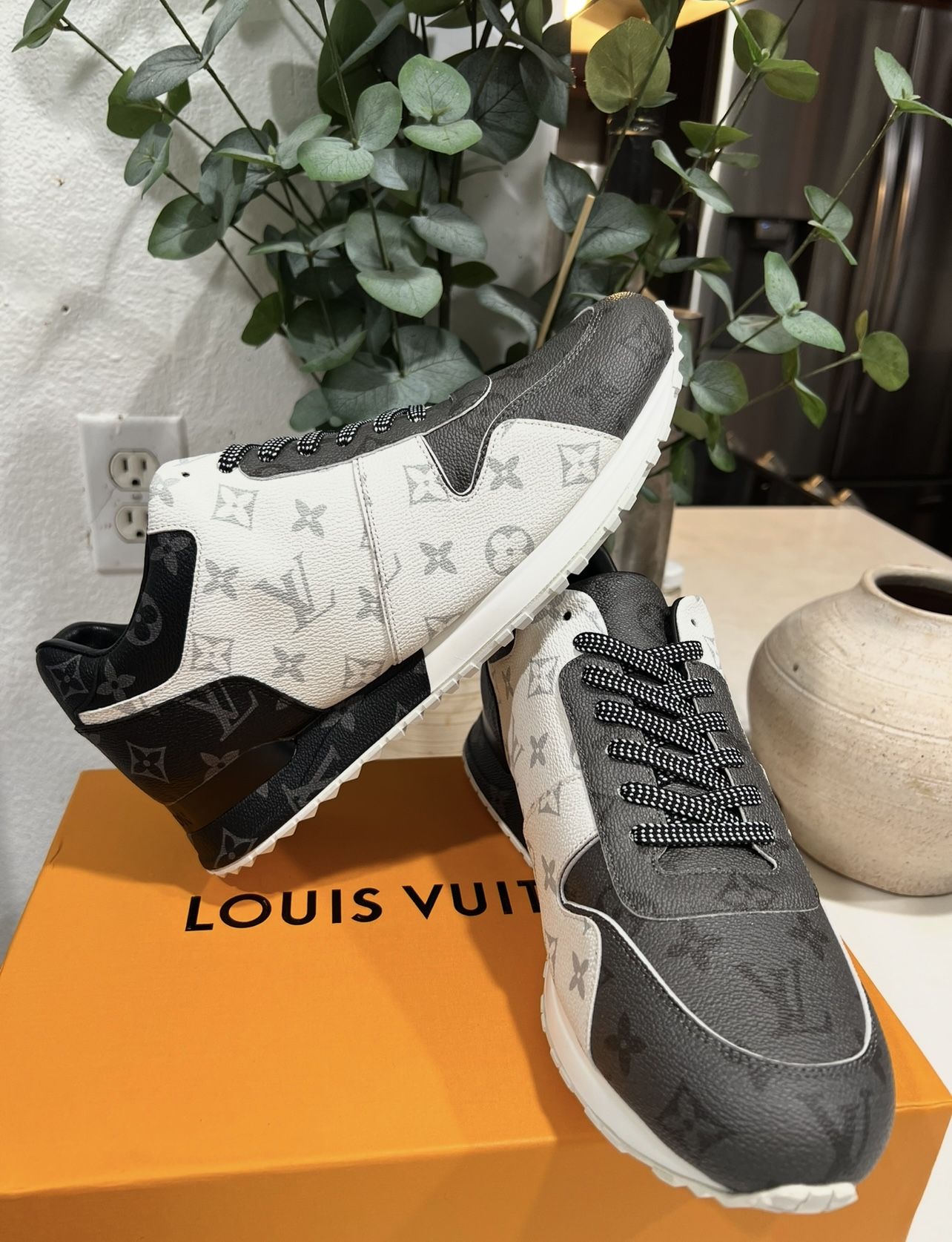 New LV Men’s Shoes. Size 10, 10.5, And Size 11