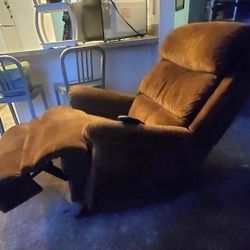 La-Z-Boy® Oversized Electric Recliner, Soft Brown Polyester