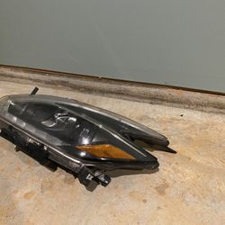  a headlight assembly for a Nissan Murano 2019