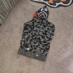 GRAY BAPE HOODIE.