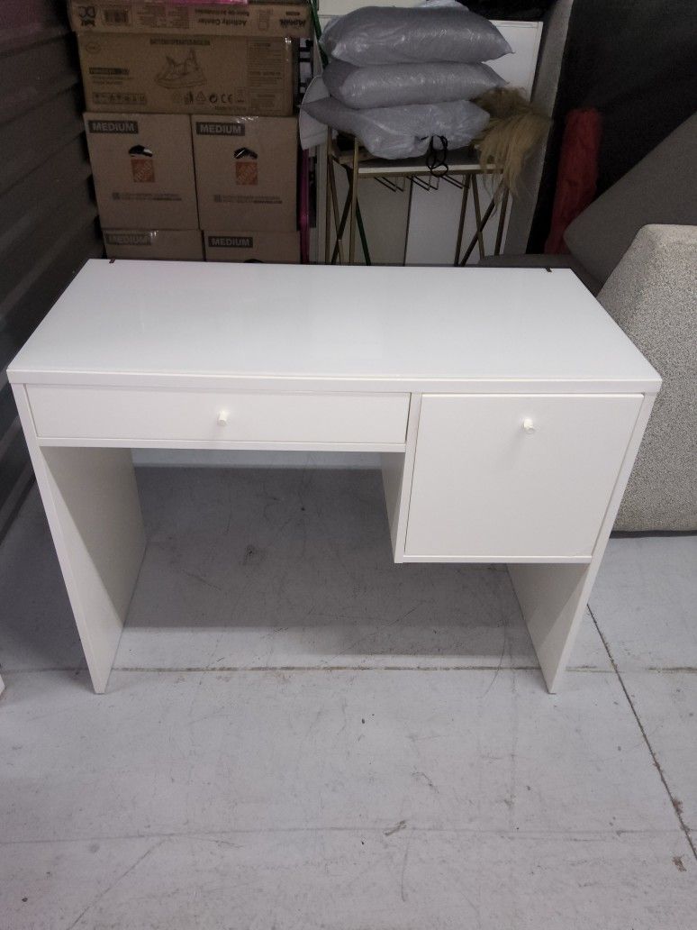 Ikea Computer Desk white , Dressing table, drawers, Glass top, white work station section