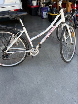 Ladie’s Infinity Boss One Hybrid/Comfort Bike