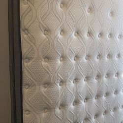 Like New Full Mattress Box Spring Bed