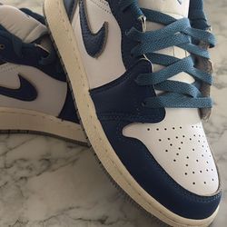 Nike. Jordan AJ 1 Low SE Size 5.5 Brand New