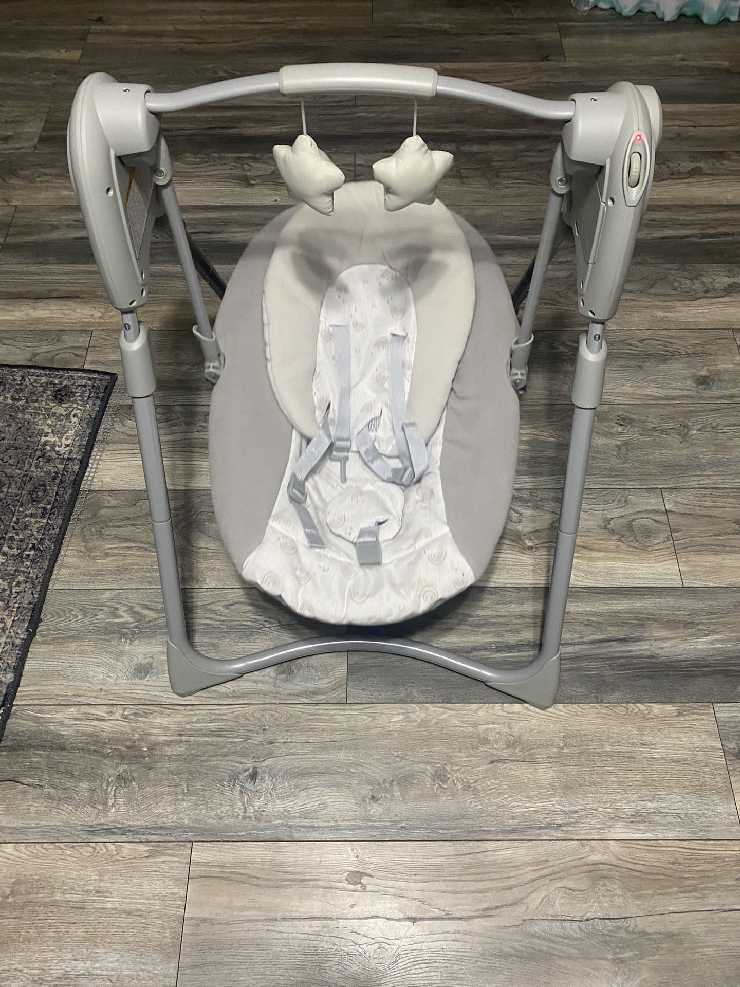 Graco Slim Spaces Compact Baby Swing