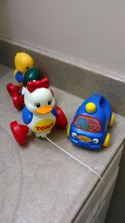 Vintage 1995 Tomy Quack Along Ducks Mommy & Baby Ducks Pull String Toy With A Squeakie Truck