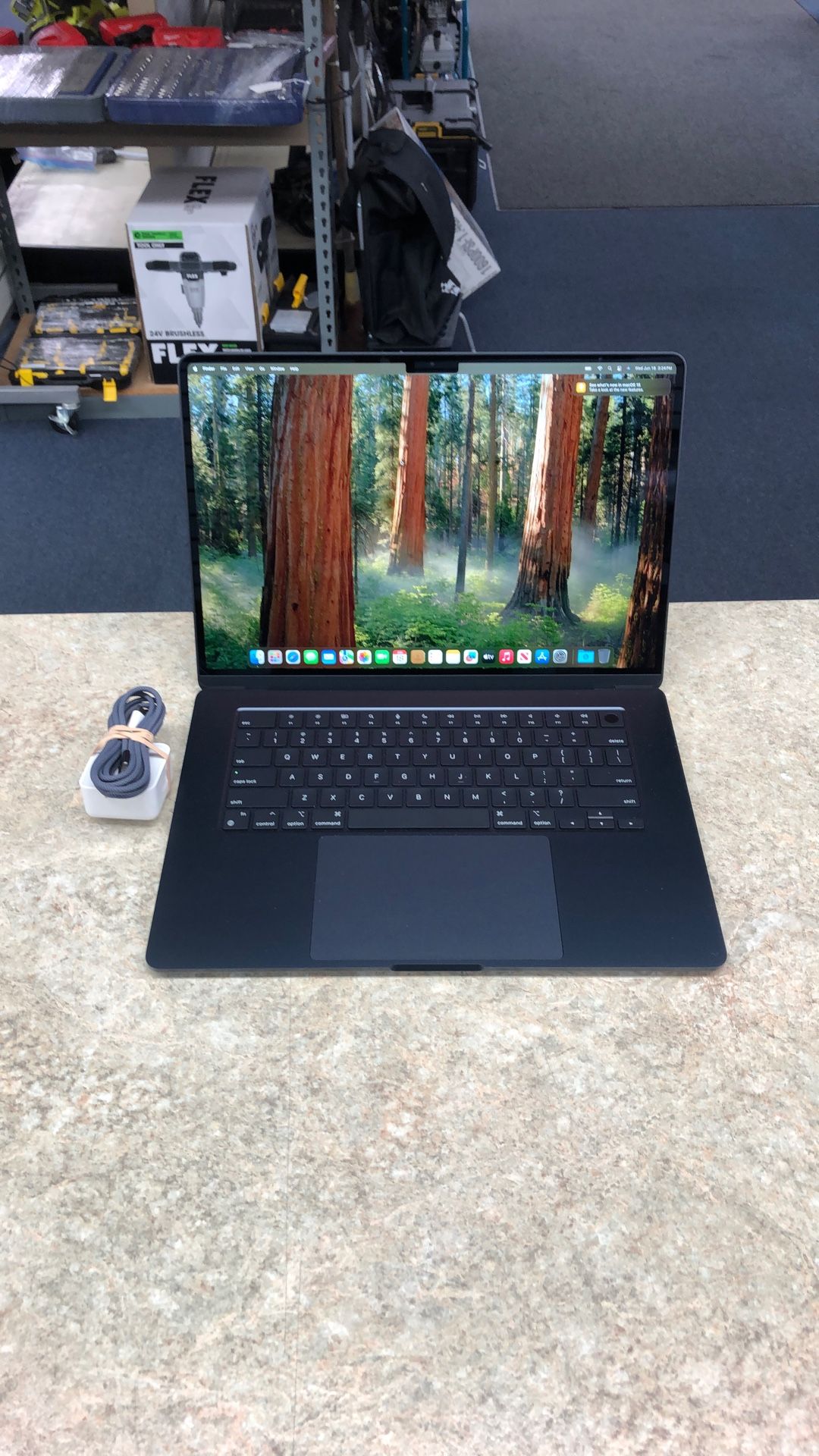 MacBook Air 15” M2 2023 16GB RAM 512 GB SSD With Power Supply