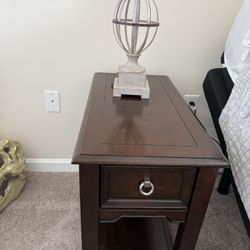 Set of 2 End Tables