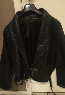 Woman’s leather jacket size M
