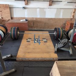 Competition Barbell And Bumpers 