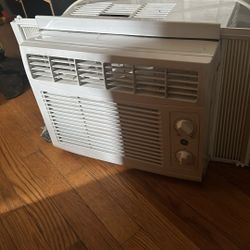 Like New Window Air Conditioner 
