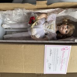 Porcelain Danbury Mint Collection Ballerina Doll