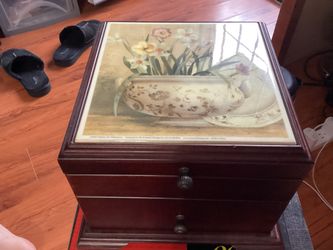 Jewelry box