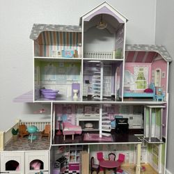 Kidscraft Doll House