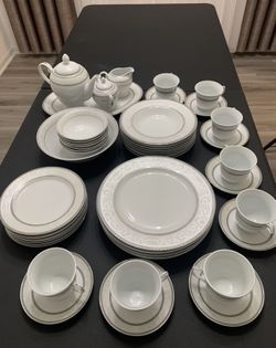 Holiday Dinnerware set