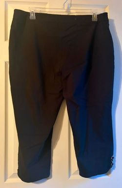 EUC Women’s XL Capri Pants With A Design On Bottom Leg. 