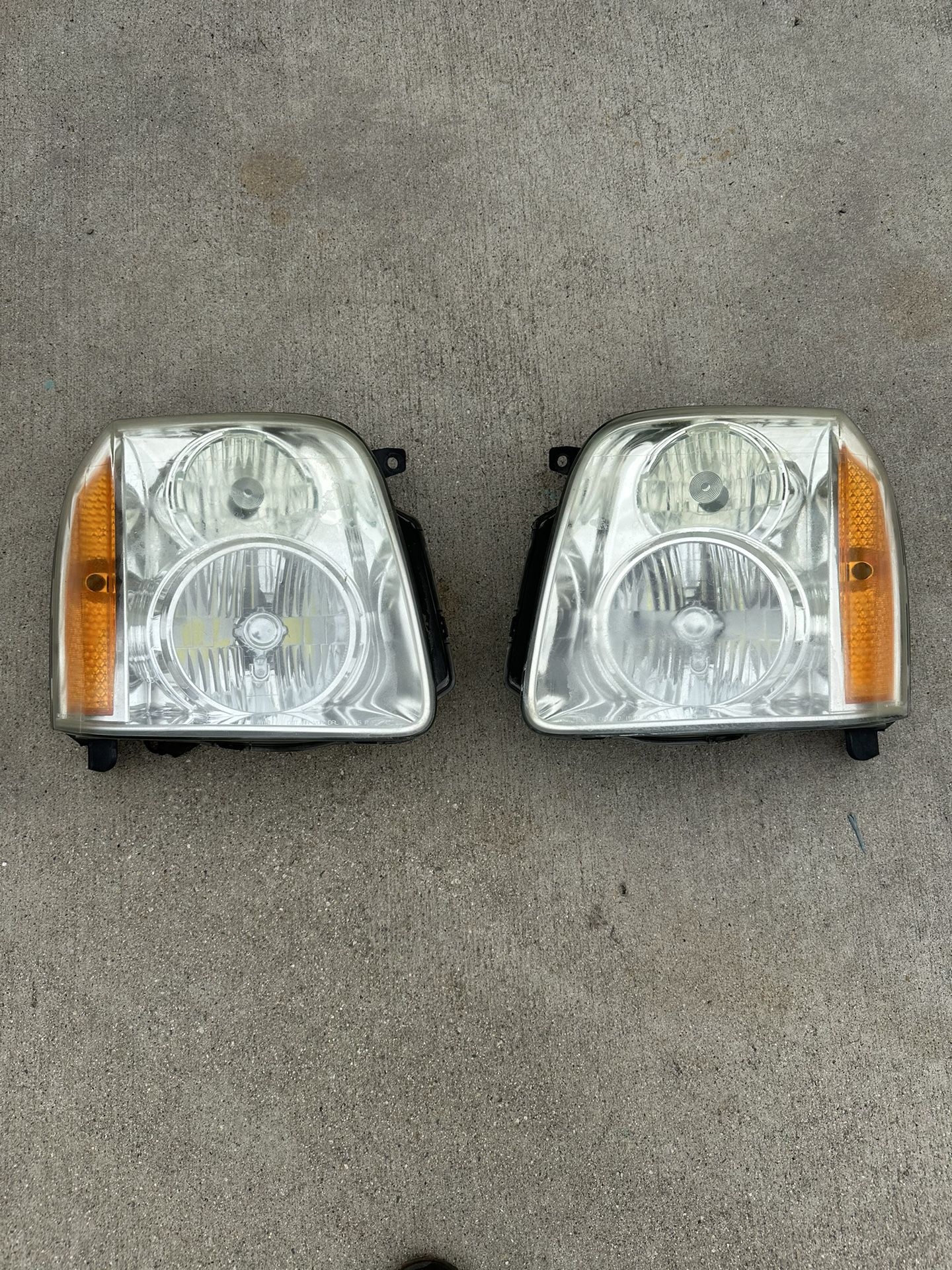GMC Yukon headlights 