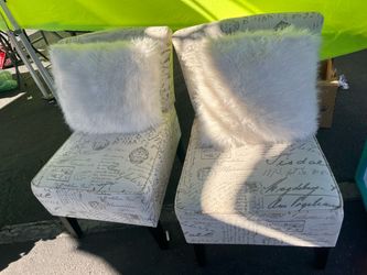 Set of chairs
