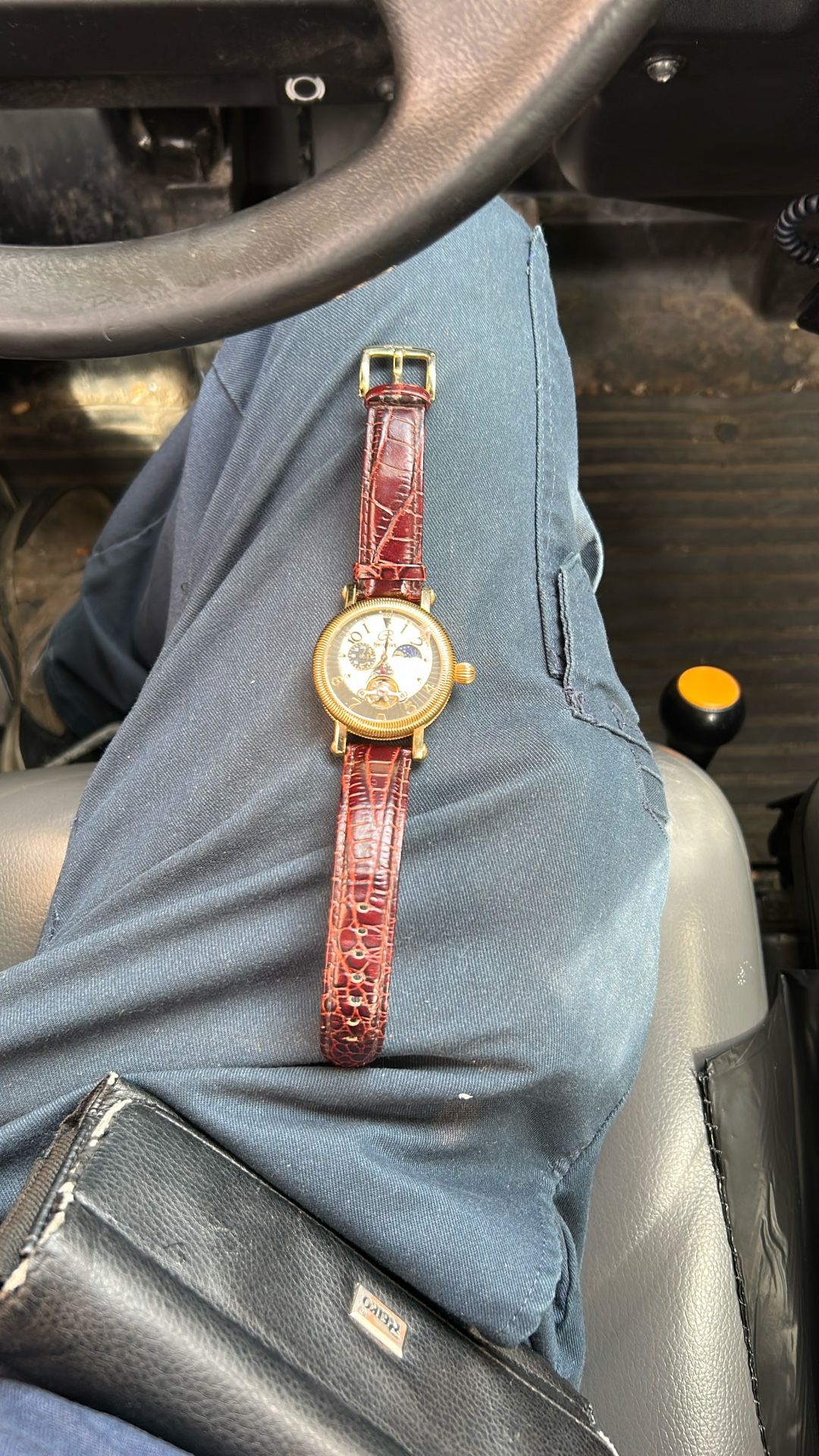 R New York Watch
