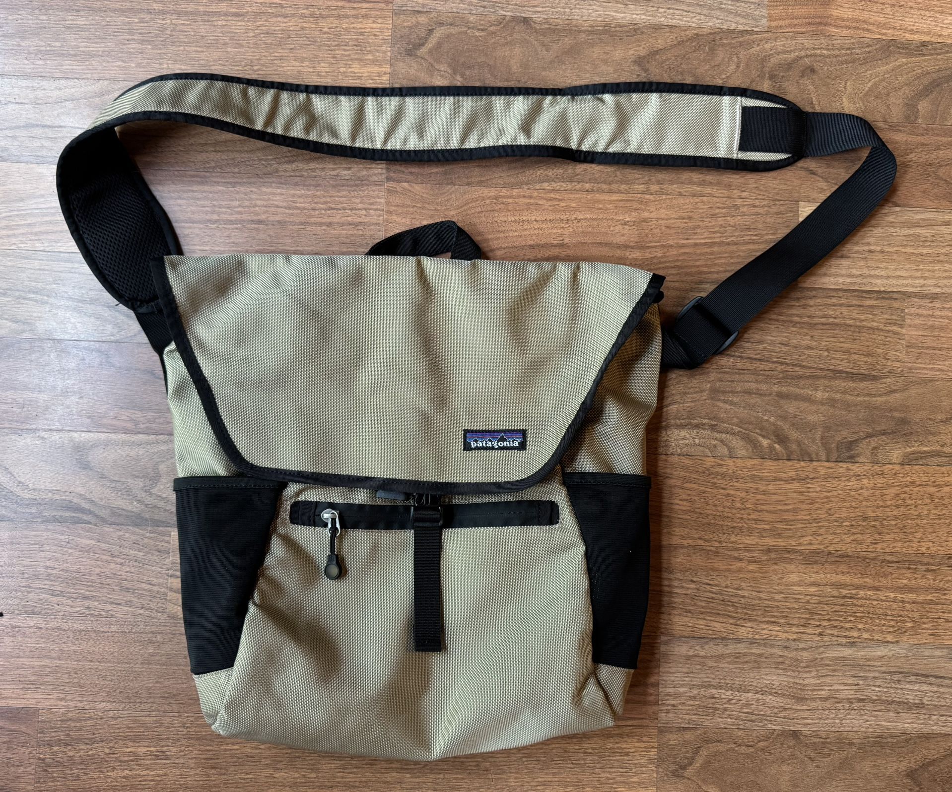 Vintage Patagonia Vertical Mass Messenger Shoulder Cross Body Computer Bag Khaki