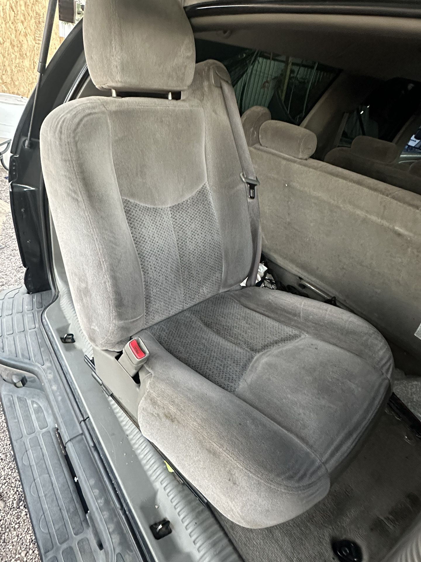 04 Suburban front seats Tahoe Yukon Silverado Sierra
