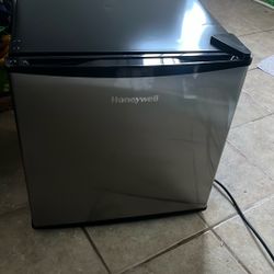 Honeywell Mini Fridge 