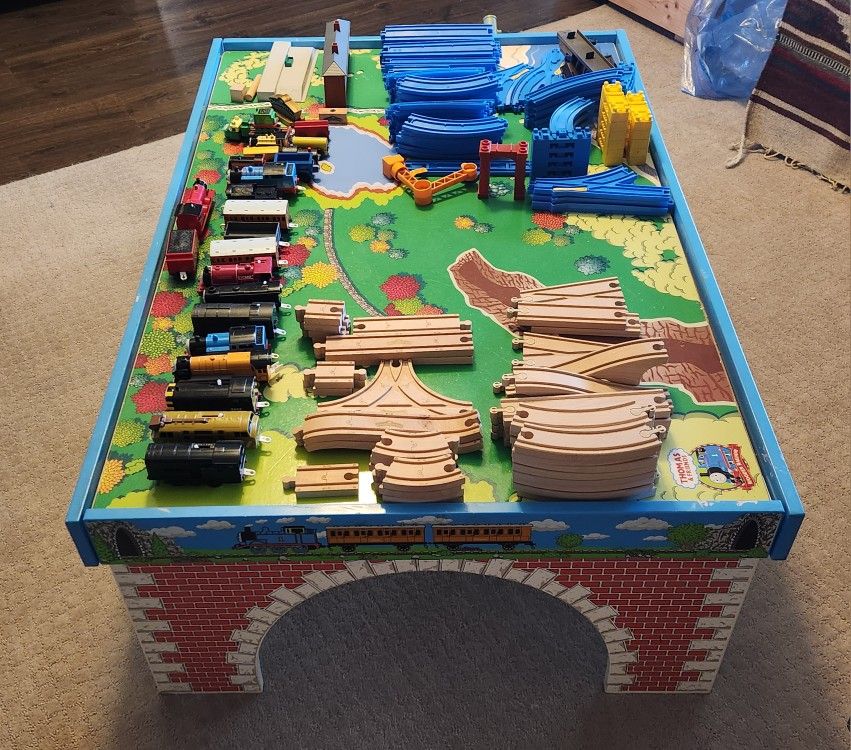 Pre-loved 2005 Thomas The Tank Engine Play Table,  Trains, Tracks, Etc.