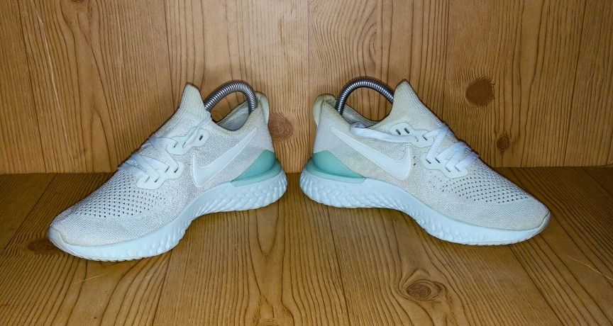 Nike epic react flyknit 2 women's sizing hot sale