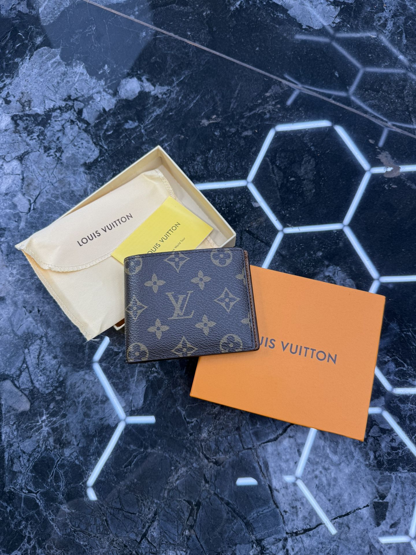LV WALLET