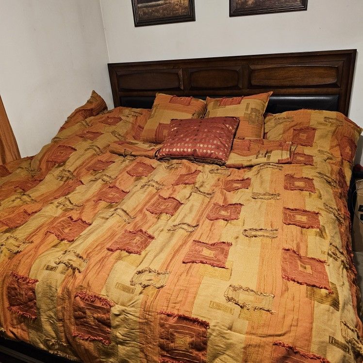 5/0 Queen Size 6 Piece Quality Comforter Set "Just Rocks Orange" By Ashley! Like New!